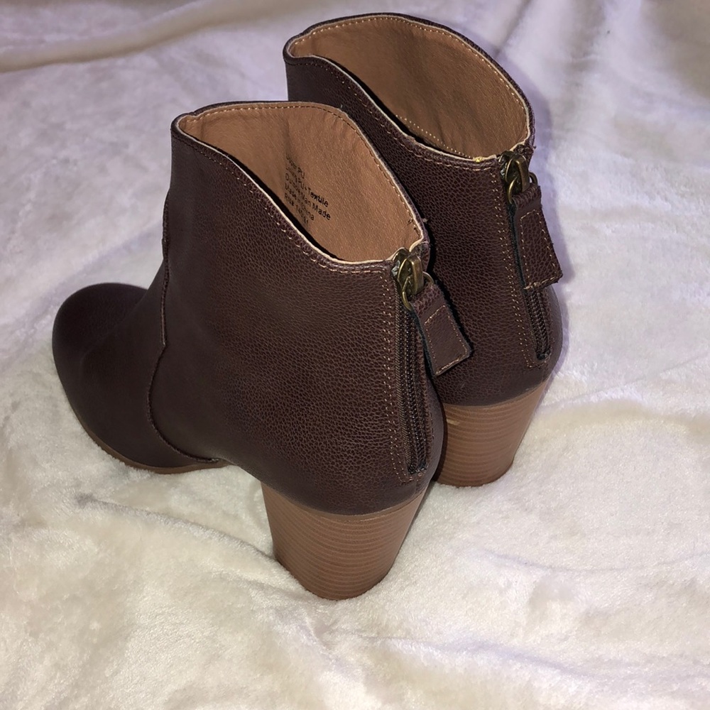 NWOT Brown Ankle Bootie - Picture 2 of 4